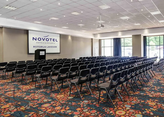 Novotel Lakeside Hotel