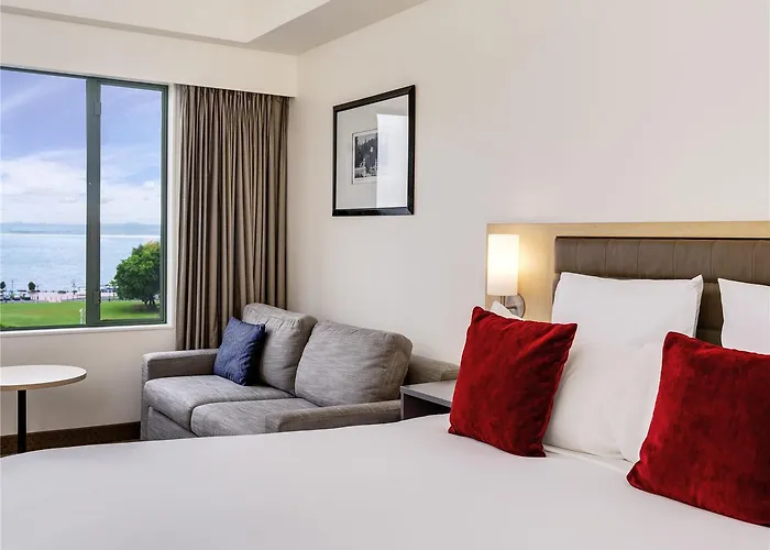 Novotel Lakeside Hotel